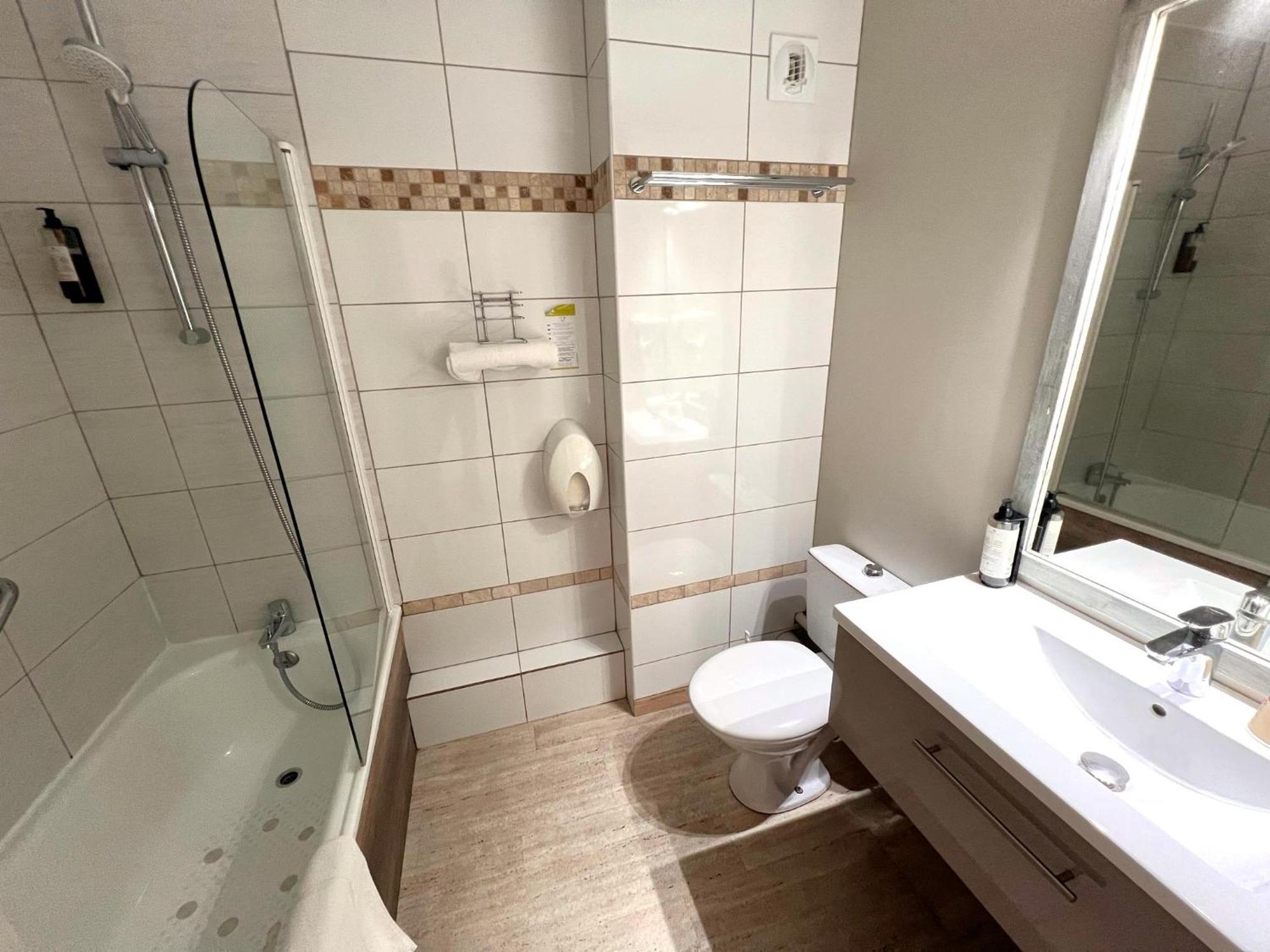 Hotel Le Mas Des Ponts D'Arles Rom bilde